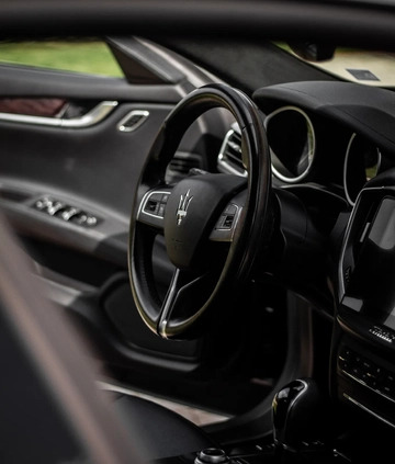 Maserati Ghibli cena 199000 przebieg: 64782, rok produkcji 2018 z Szczecin małe 46